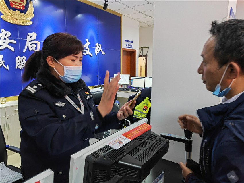 圖為駕駛?cè)?jpg 圖為駕駛?cè)?jpg