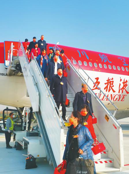 出席全國政協.jpg 出席全國政協.jpg