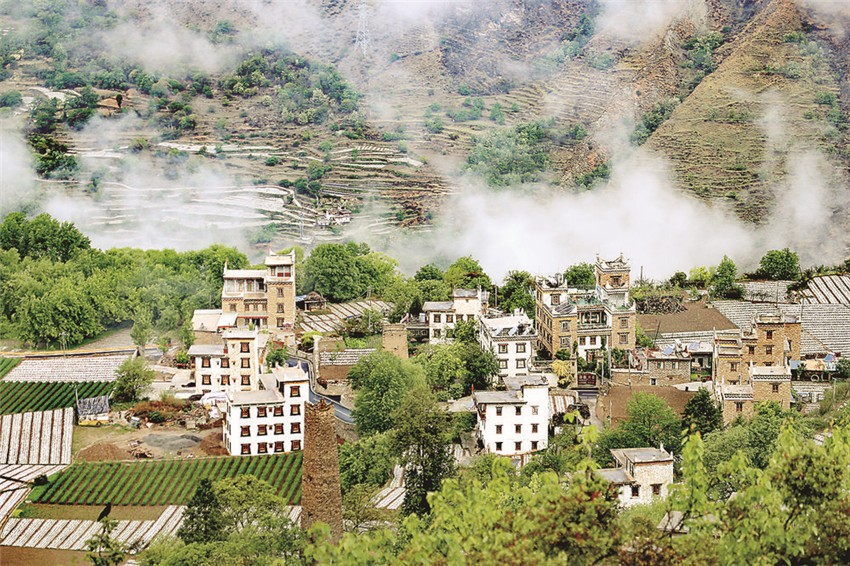 云端藏寨.jpg 云端藏寨.jpg