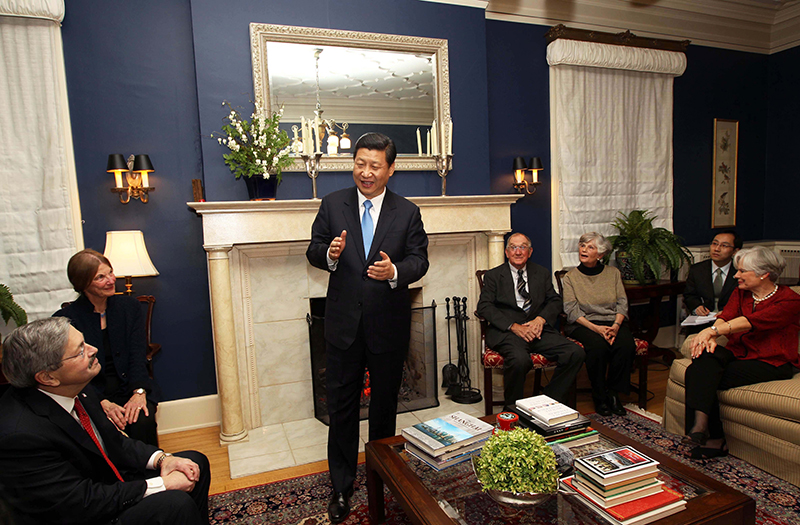 習(xí)近平2012年訪美時與老朋友敘舊場景。