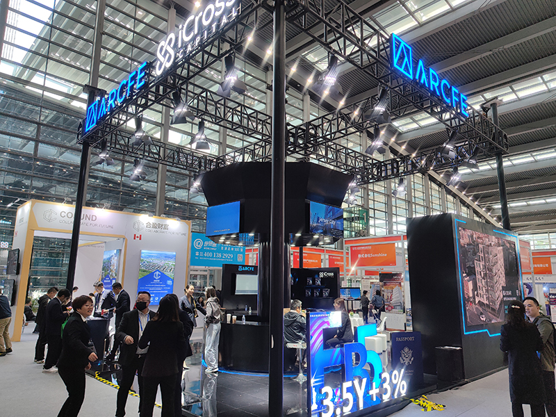 2023年12月16日，第十七屆深圳國(guó)際金融博覽會(huì)在深圳會(huì)展中心開(kāi)幕，近300家金融機(jī)構(gòu)和企業(yè)攜手多款金融產(chǎn)品集中亮相。