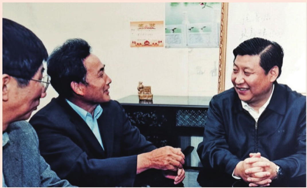 2003年4月24日，時(shí)任浙江省委書記習(xí)近平在浙江下姜村調(diào)研。